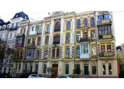 Kyiv Rouge Apartment